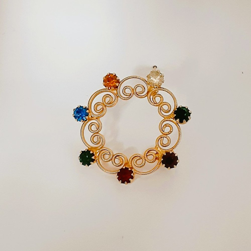 Multi Colored Stone Circle Brooch Women's Gold Tone Filigree Open Work Pin